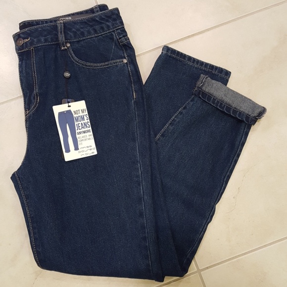 miss poured in blue pants